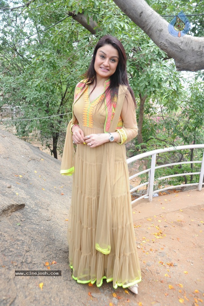 Sonia Agarwal Latest Photos - 86 / 94 photos