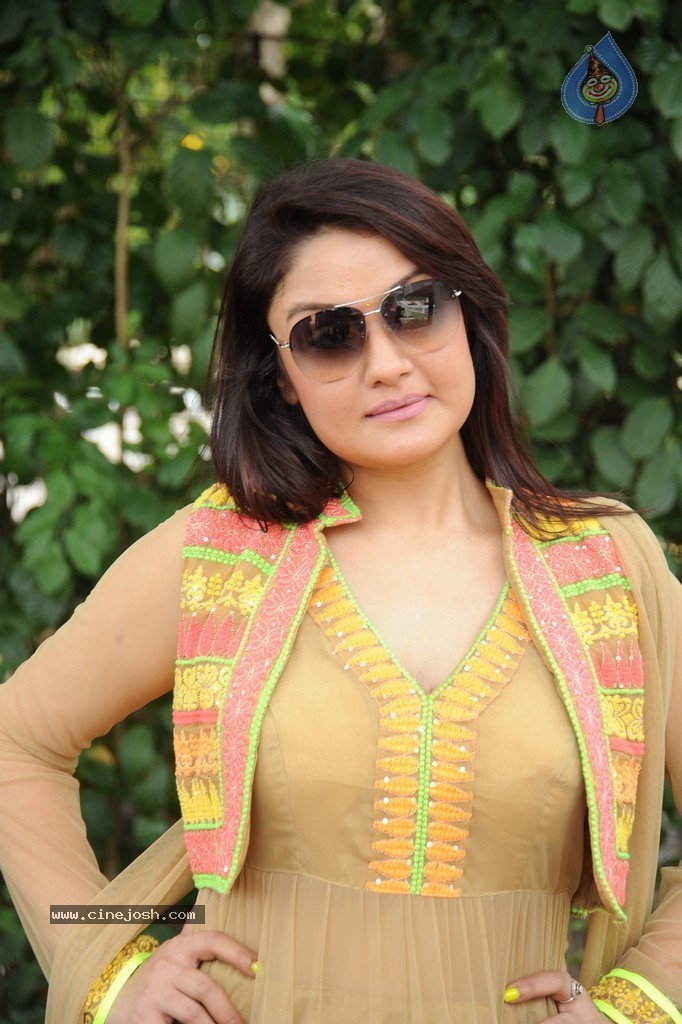Sonia Agarwal Latest Photos - 87 / 94 photos