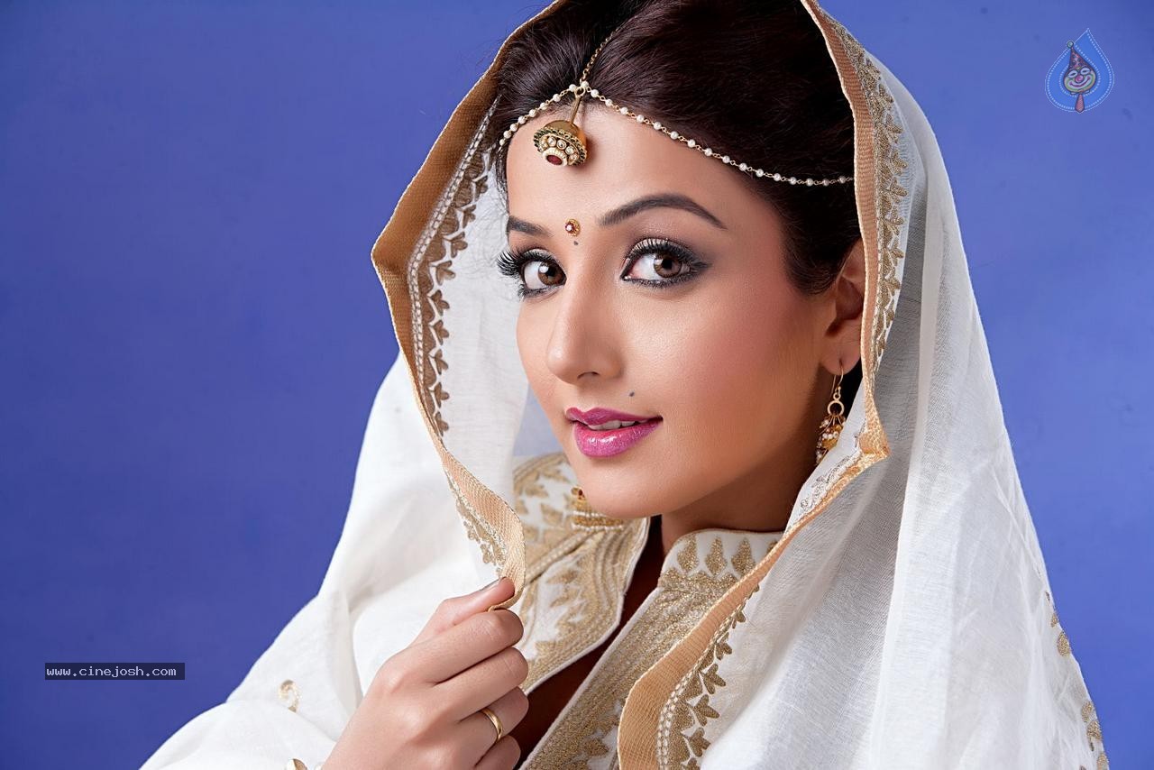 Sonia Mann Latest Photos - 11 / 39 photos