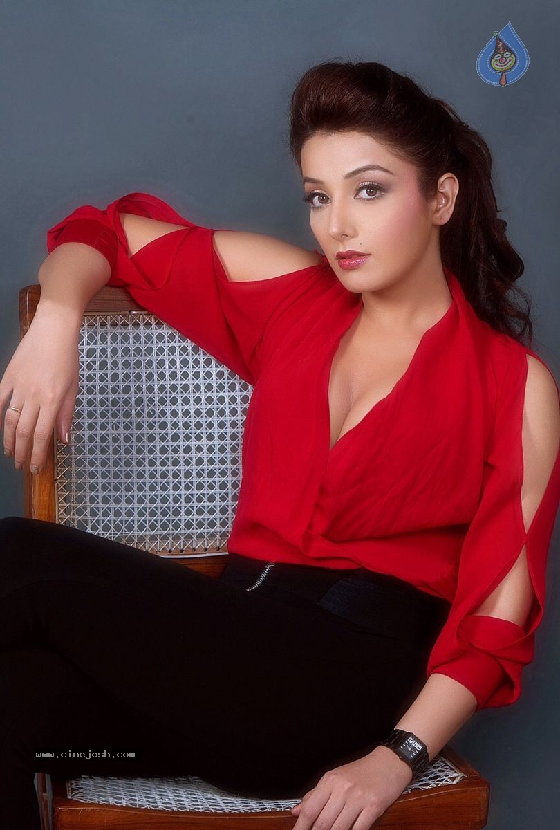 Sonia Mann New Photoshoot - 40 / 49 photos