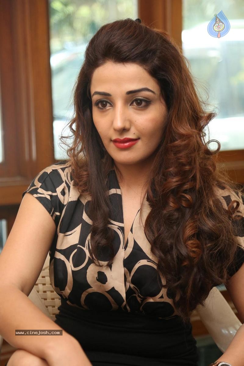 Sonia Mann Stills - 33 / 106 photos