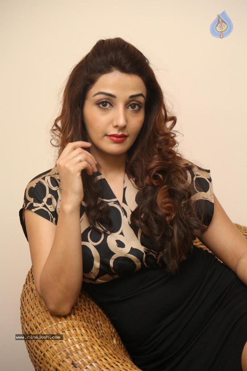 Sonia Mann Stills - 53 / 106 photos