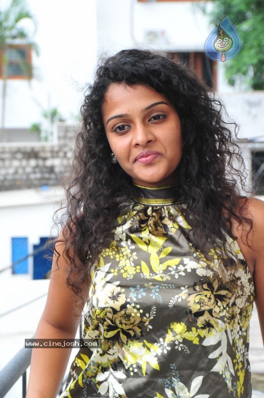 Sonia New Photos - 11 / 49 photos