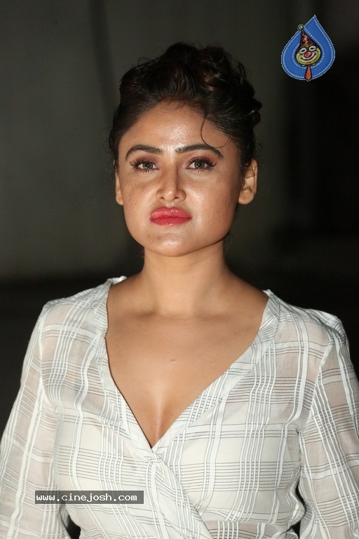 Sony Charista Gallery - 18 / 21 photos