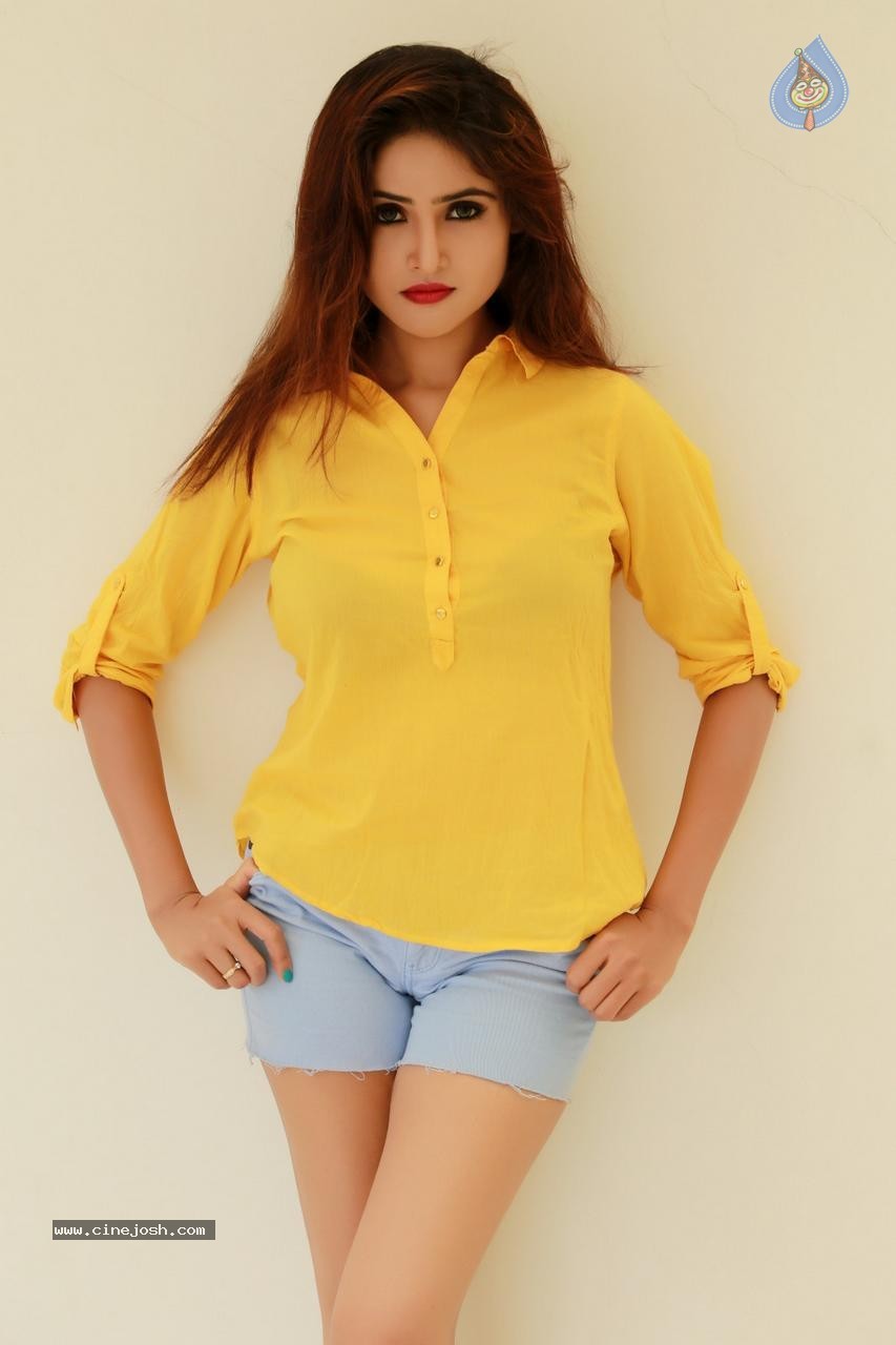 Sony Charista Latest Photos - 38 / 55 photos