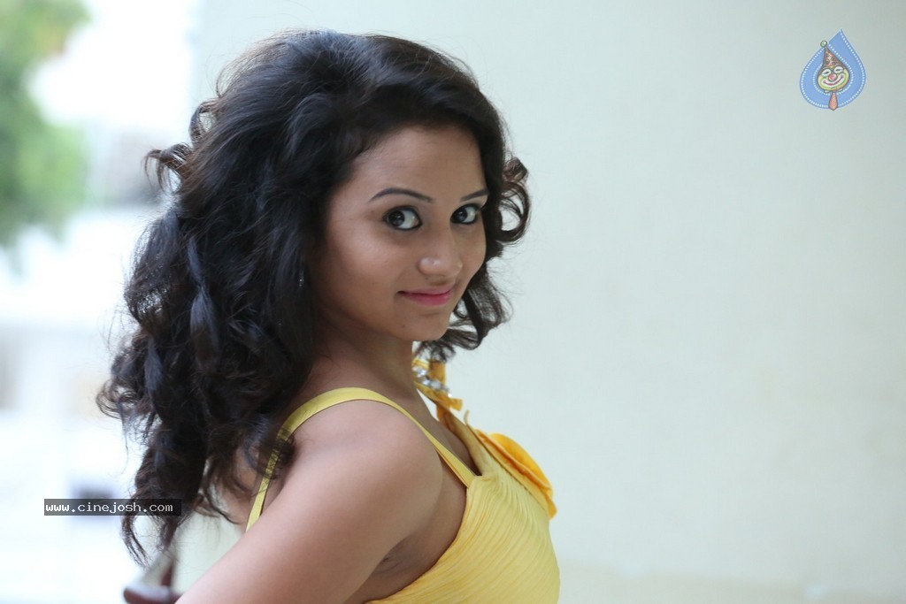 Sony Jhansi Hot Stills - 45 / 152 photos