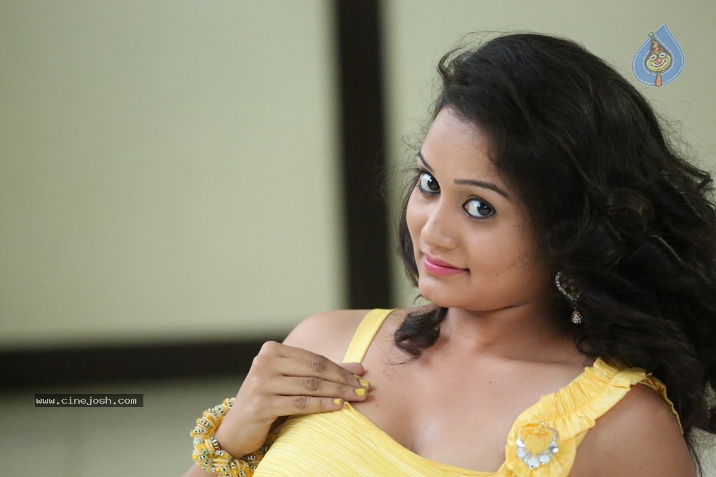 Sony Jhansi Hot Stills - 112 / 152 photos