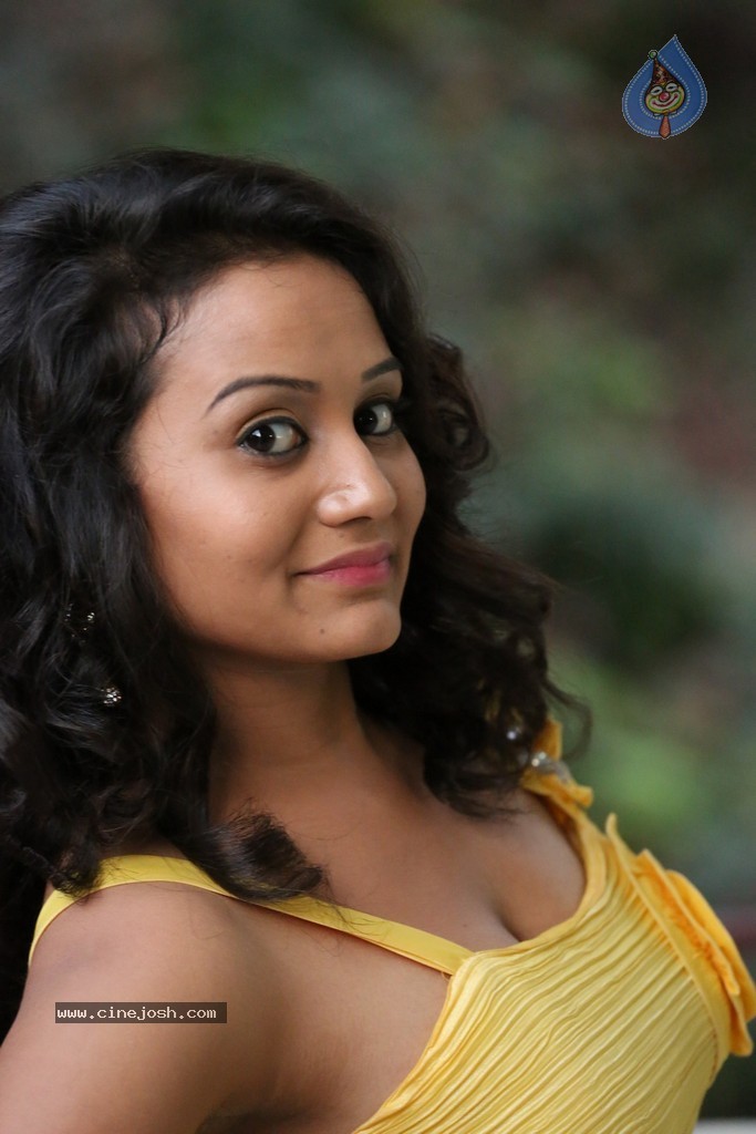 Sony Jhansi Hot Stills - 113 / 152 photos