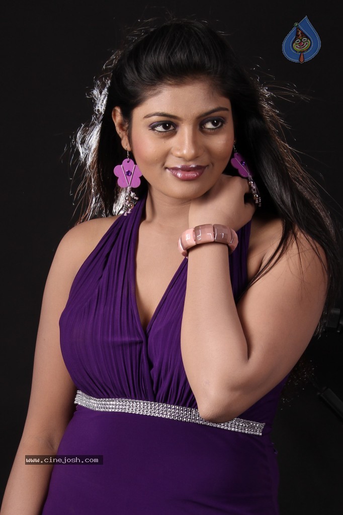 Soumya Hot Gallery - 25 / 45 photos
