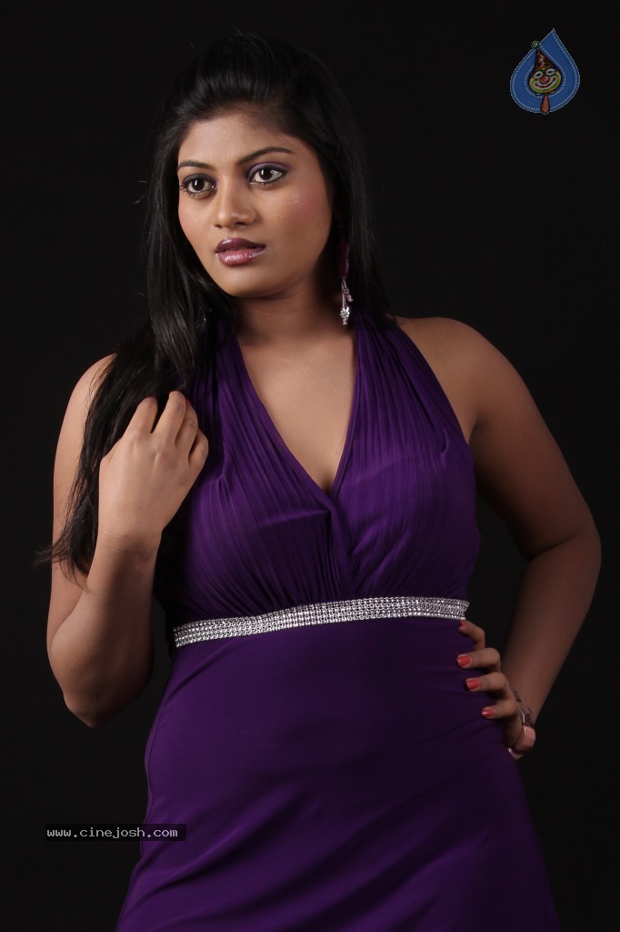 Soumya Hot Gallery - 42 / 45 photos