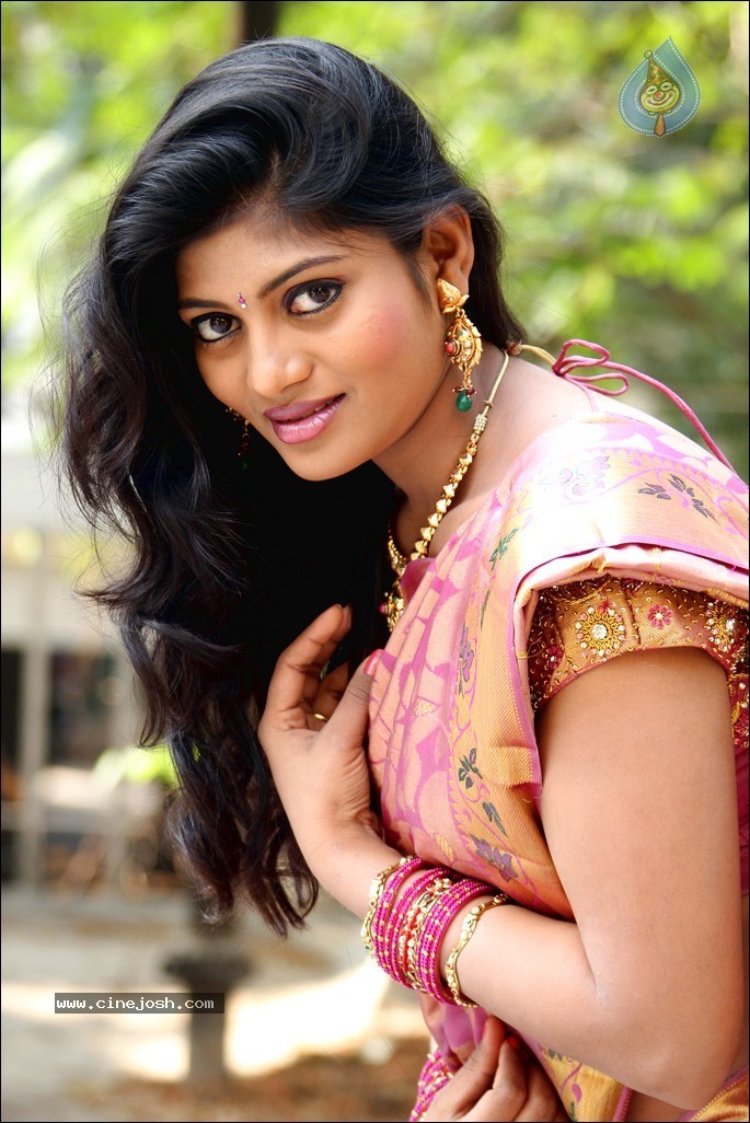 Soumya Hot Gallery - 27 / 46 photos