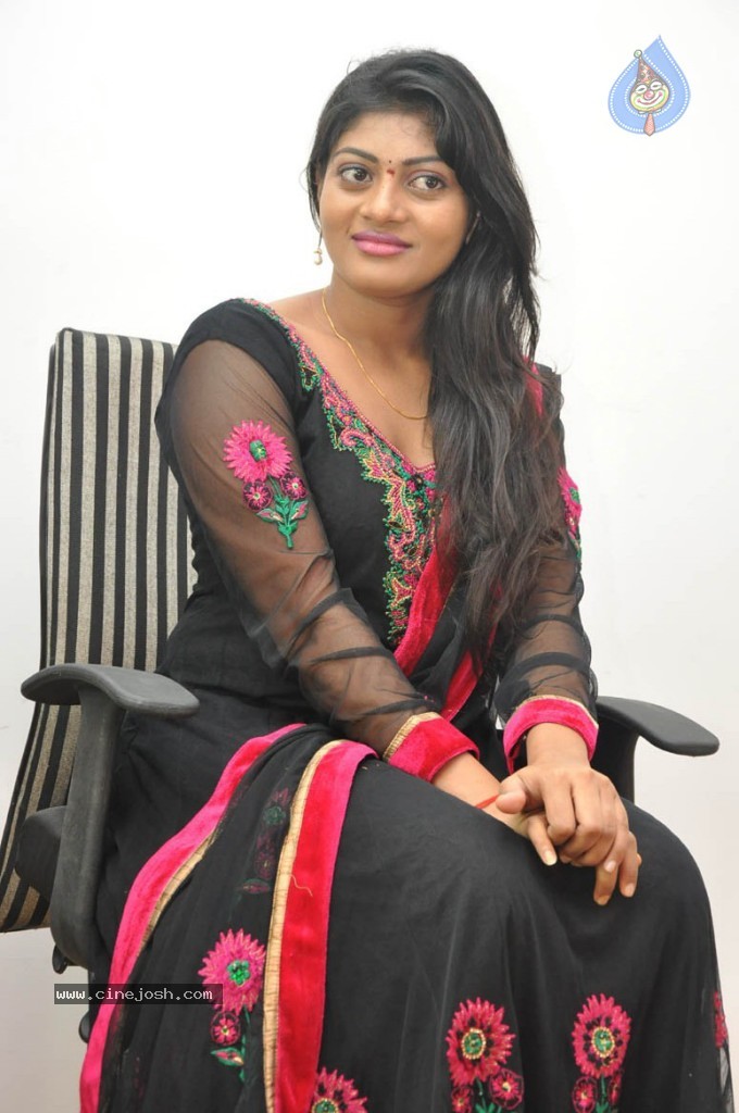 Soumya New Stills - 3 / 38 photos