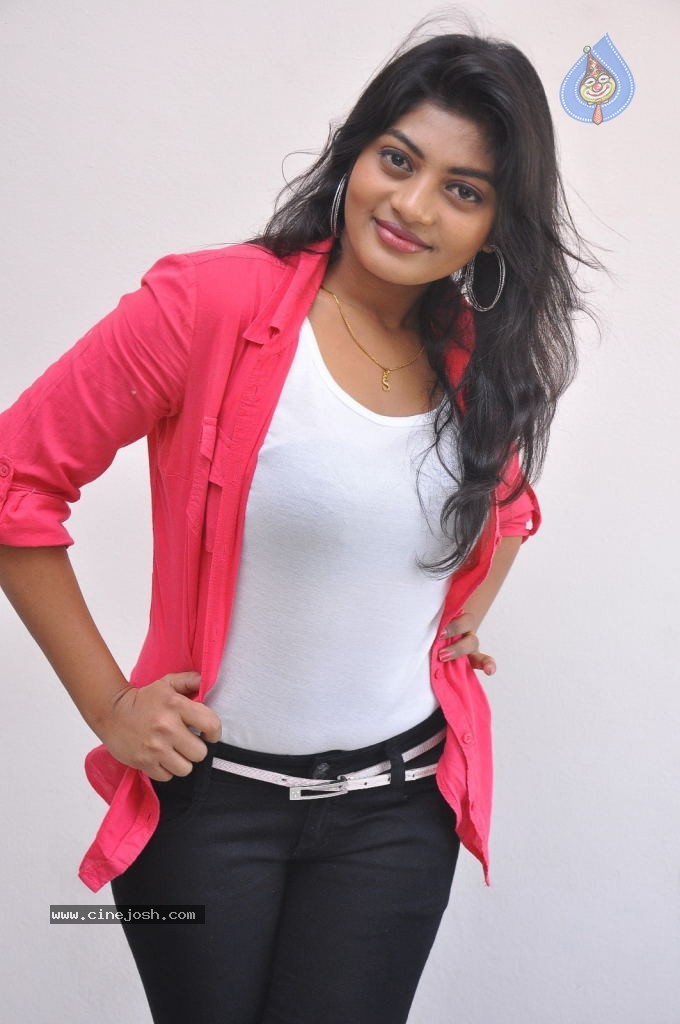 Sowmya Latest Pics - 21 / 56 photos