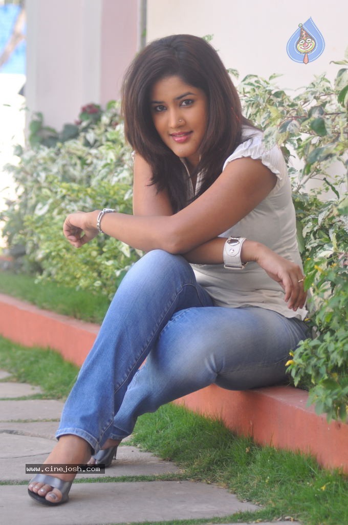 Sowmya New Gallery - 3 / 112 photos