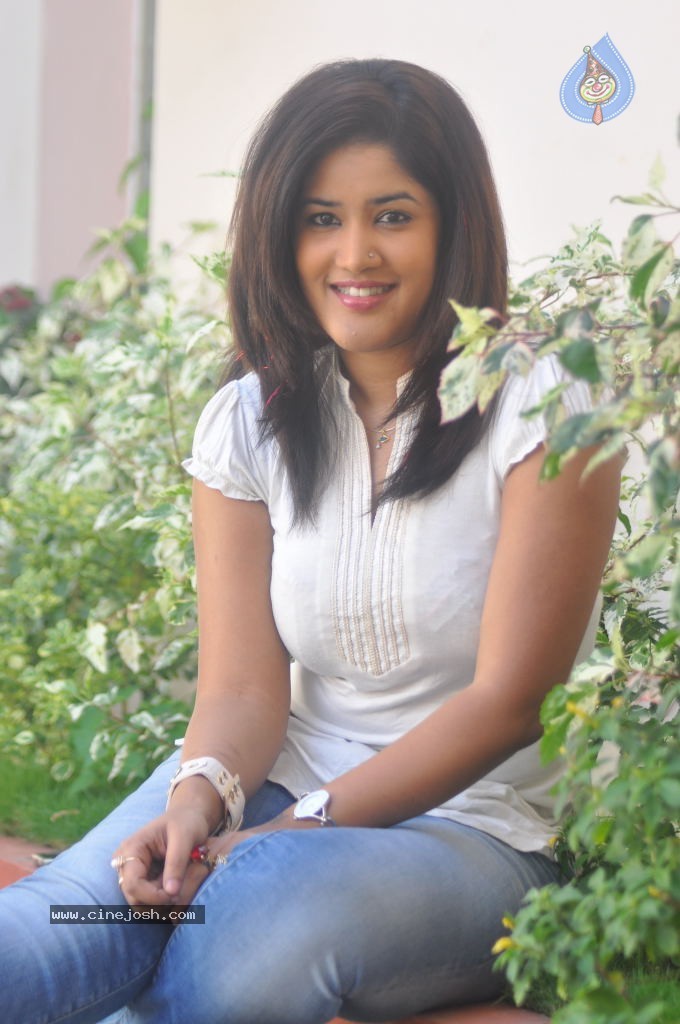 Sowmya New Gallery - 23 / 112 photos