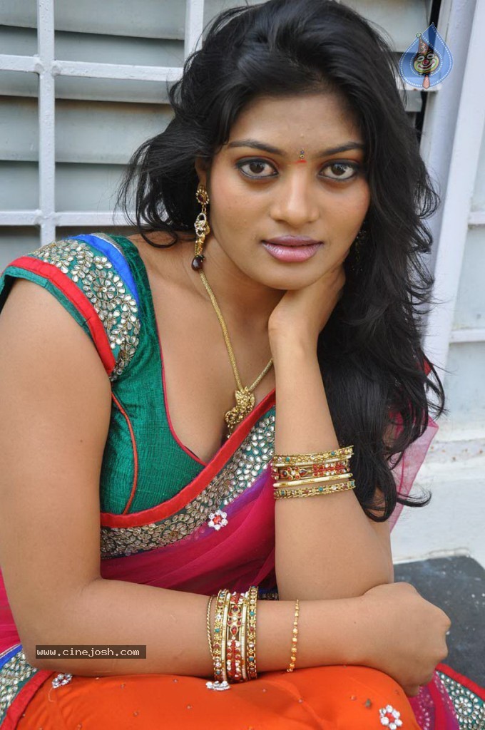 Sowmya New Hot Stills - 17 / 66 photos