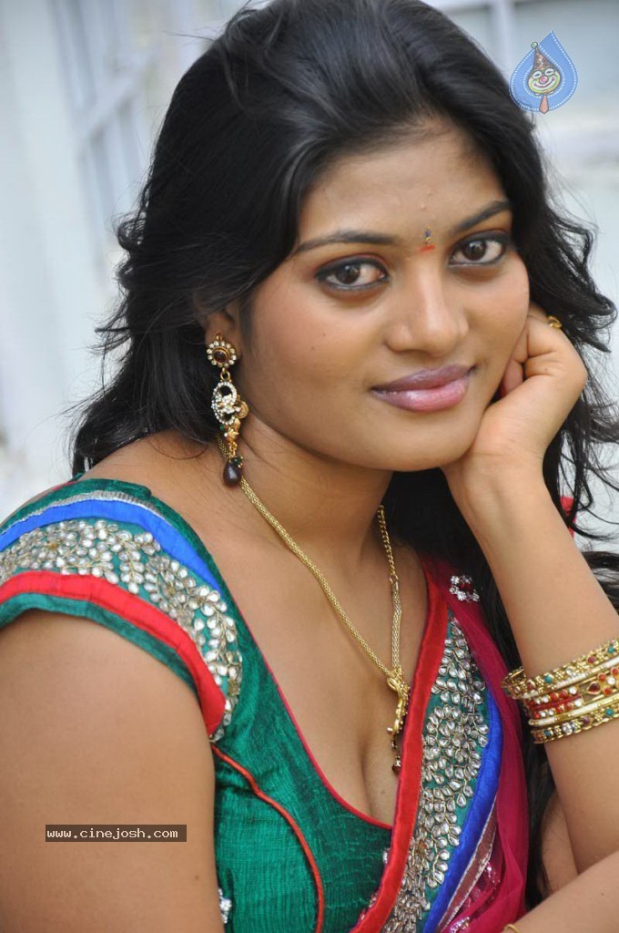 Sowmya New Hot Stills - 19 / 66 photos