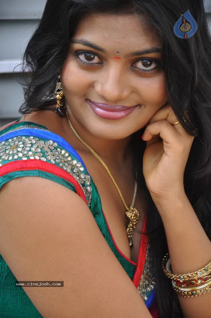 Sowmya New Hot Stills - 28 / 66 photos