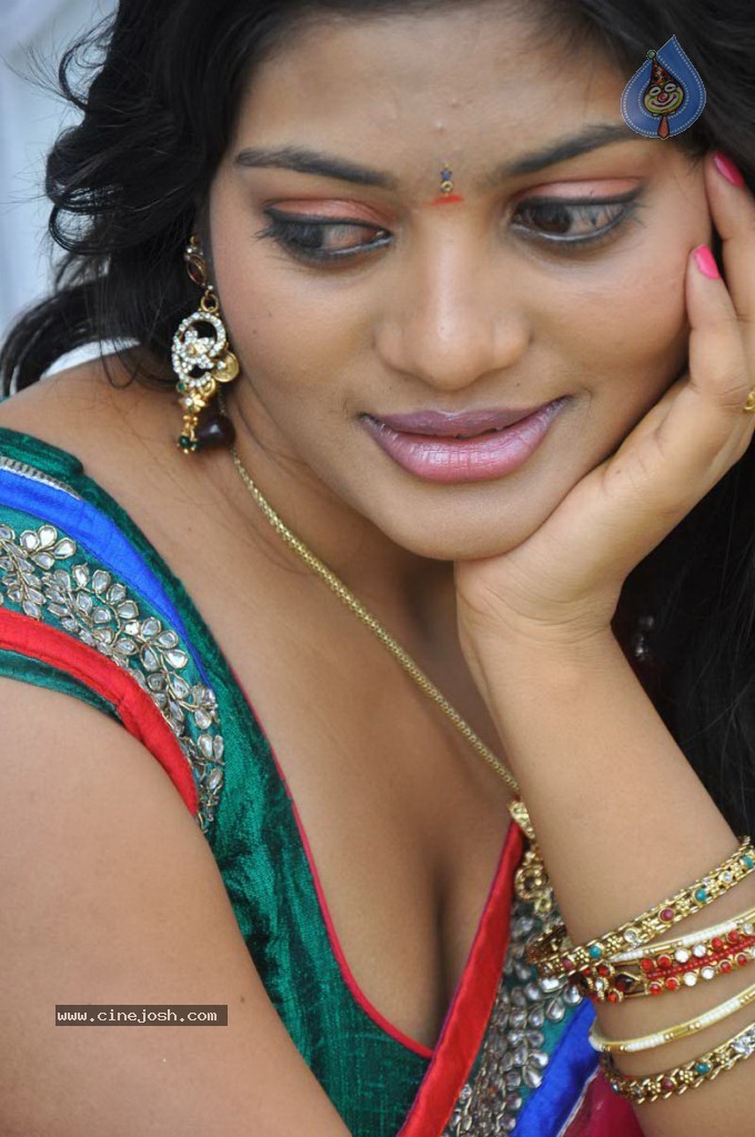 Sowmya New Hot Stills - 47 / 66 photos