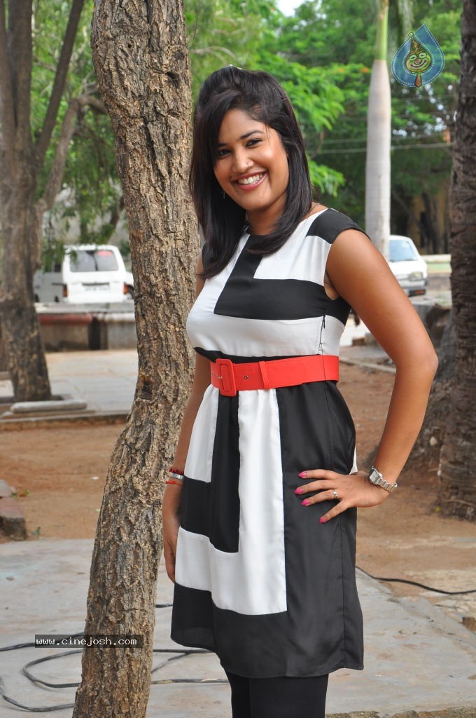 Sowmya Stills - 4 / 29 photos