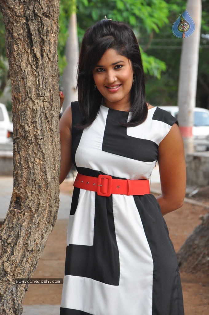 Sowmya Stills - 10 / 29 photos