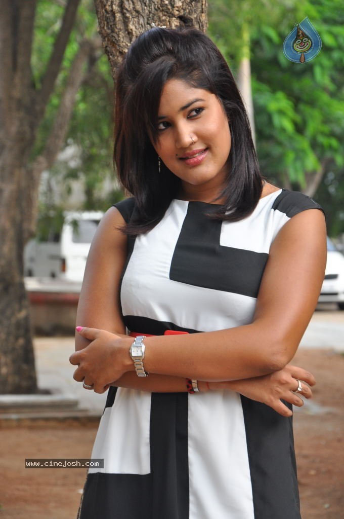 Sowmya Stills - 28 / 29 photos