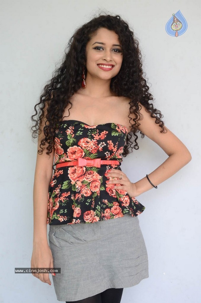 Sowmya Sukumar Hot Stills - 2 / 73 photos