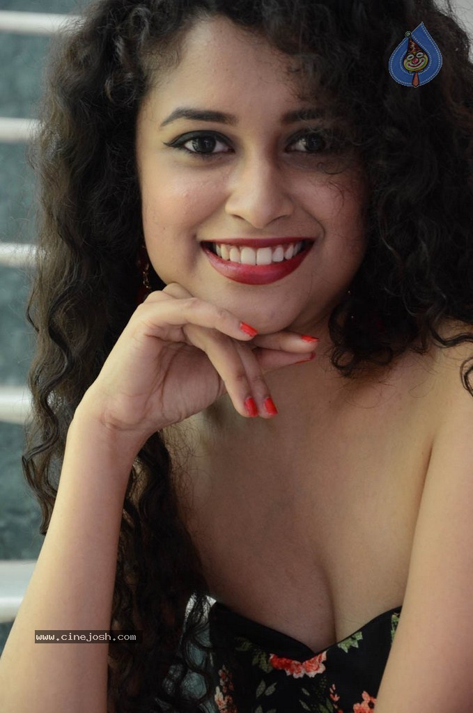 Sowmya Sukumar Hot Stills - 41 / 73 photos