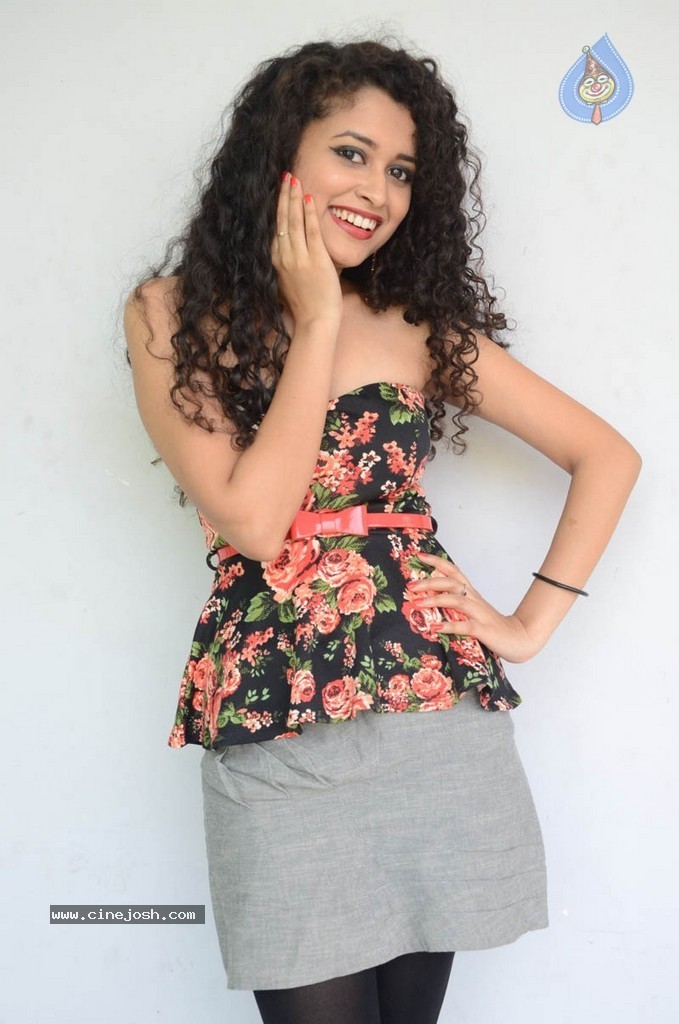 Sowmya Sukumar Hot Stills - 54 / 73 photos