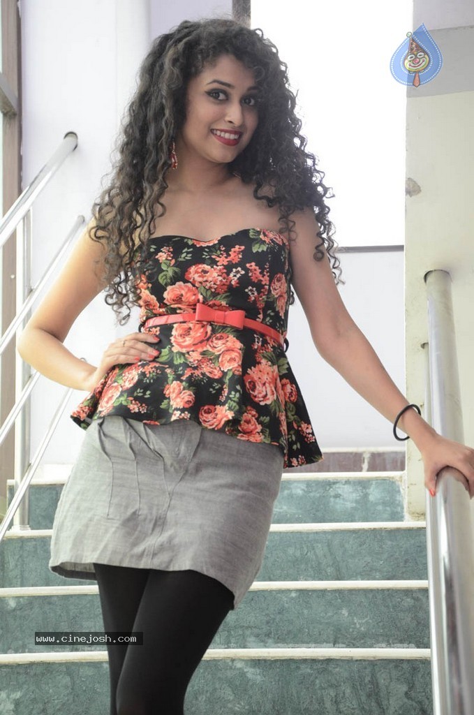 Sowmya Sukumar Hot Stills - 60 / 73 photos