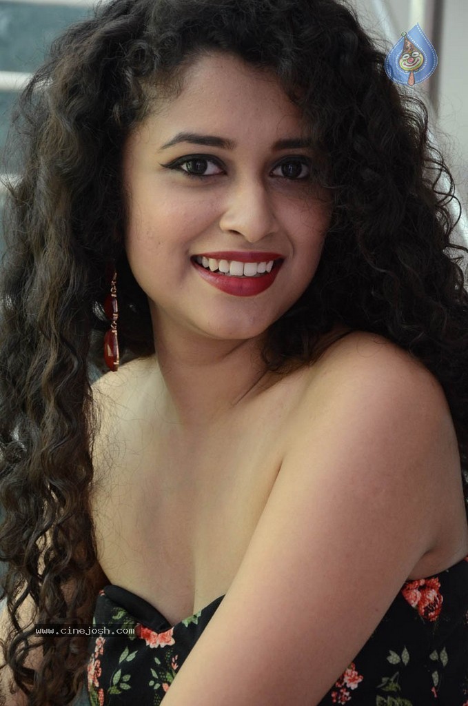 Sowmya Sukumar Hot Stills - 65 / 73 photos