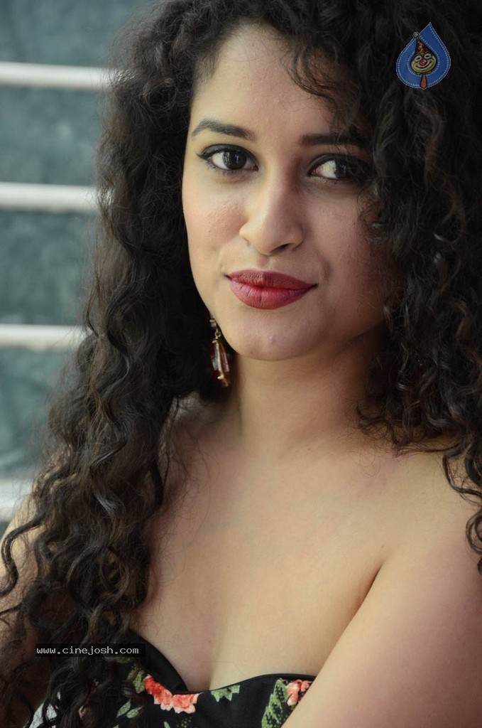 Sowmya Sukumar Hot Stills - 68 / 73 photos