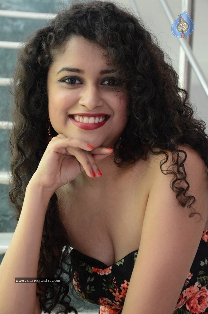 Sowmya Sukumar Hot Stills - 71 / 73 photos