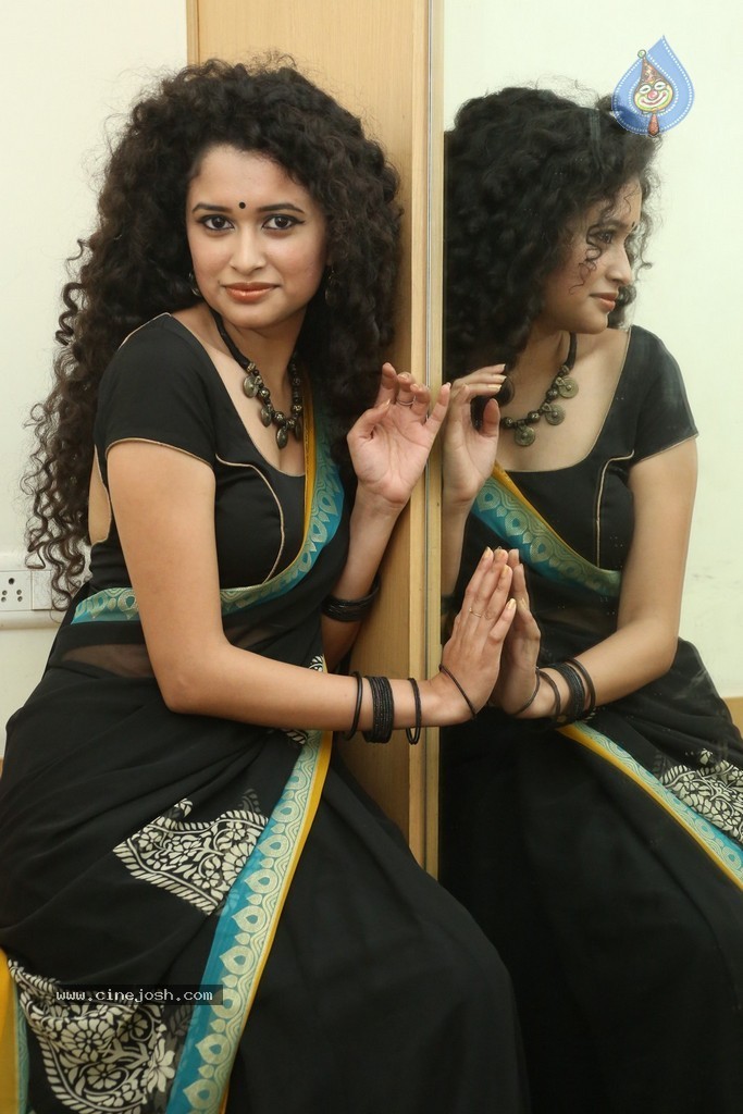 Sowmya Sukumar New Photos - 34 / 140 photos