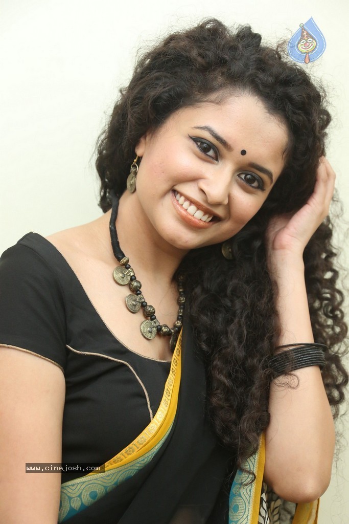 Sowmya Sukumar New Photos - 103 / 140 photos