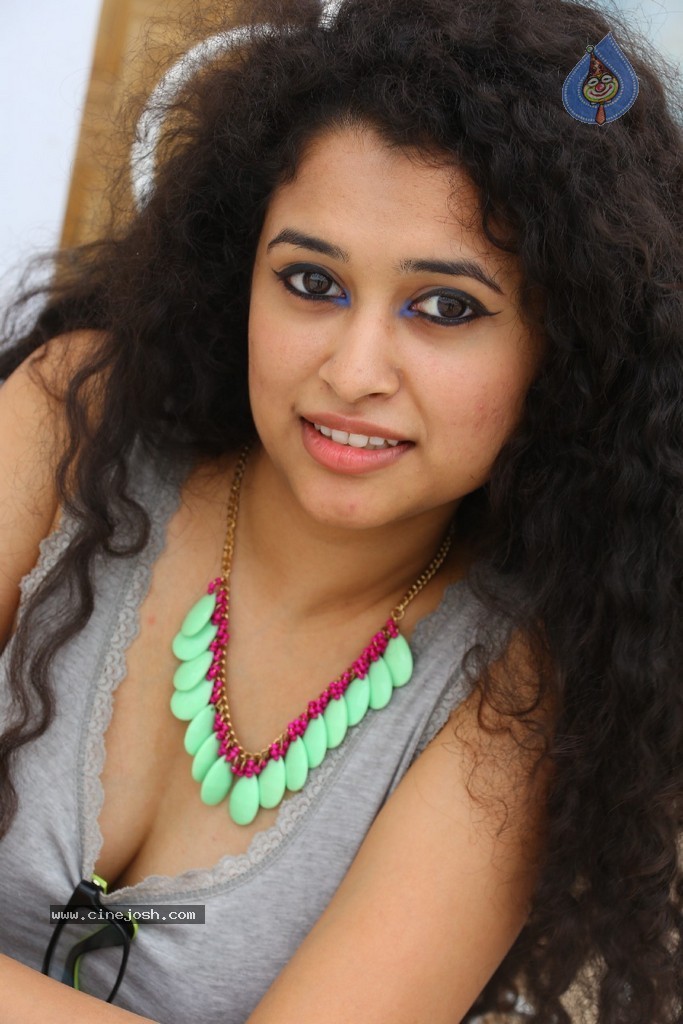 Sowmya Sukumar Pics - 58 / 141 photos