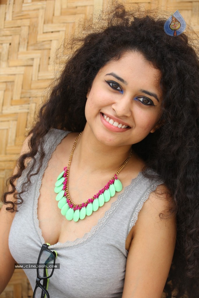 Sowmya Sukumar Pics - 74 / 141 photos