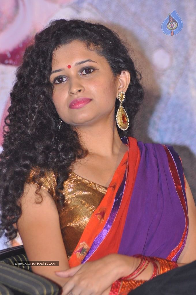 Sowmya Sukumar Stills - 19 / 80 photos