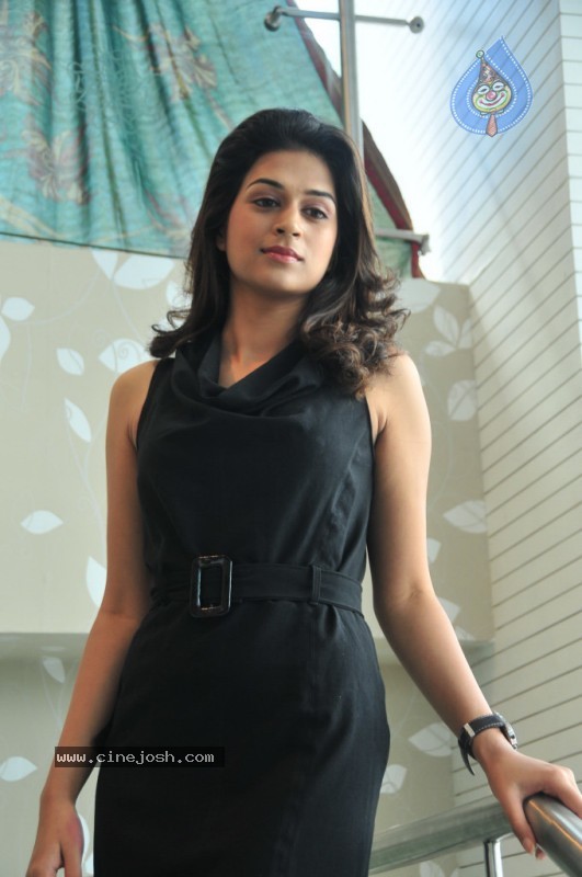 Sraddha Das New Photo Gallery - 1 / 74 photos