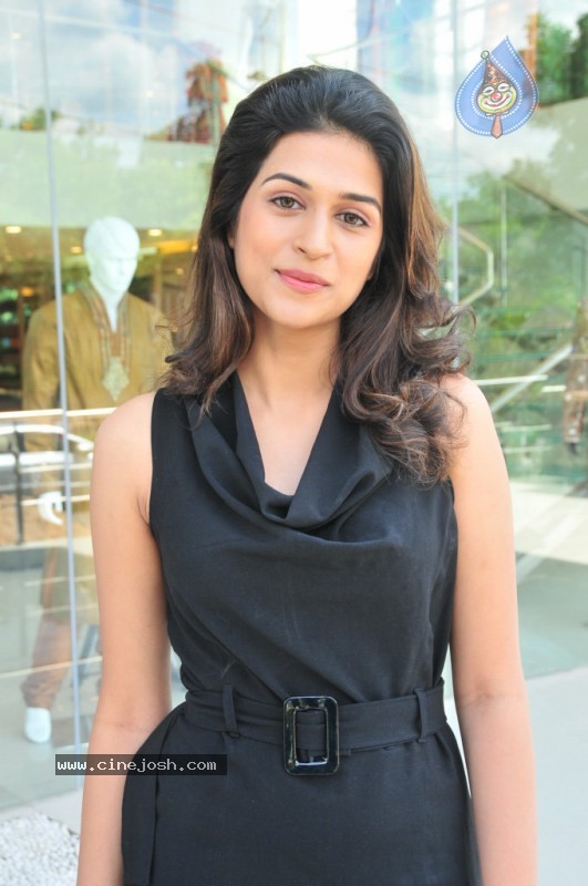 Sraddha Das New Photo Gallery - 8 / 74 photos