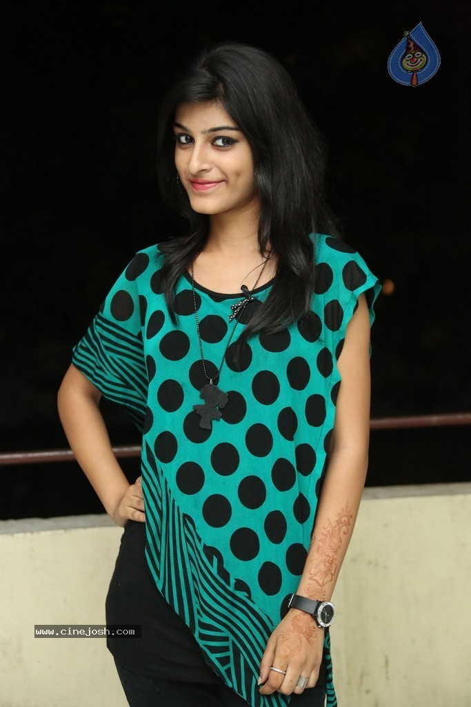 Sravani New Stills - 16 / 86 photos