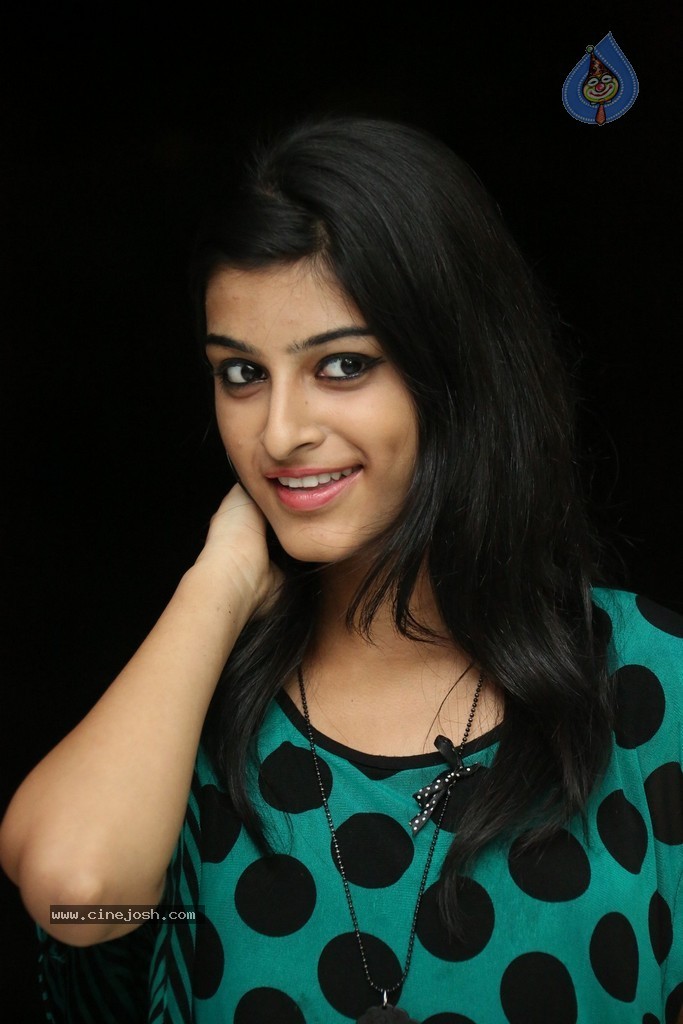 Sravani New Stills - 22 / 86 photos