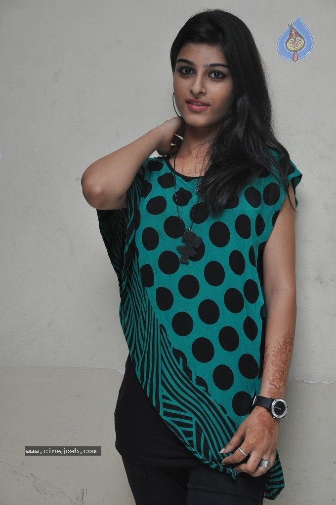 Sravani New Stills - 46 / 86 photos