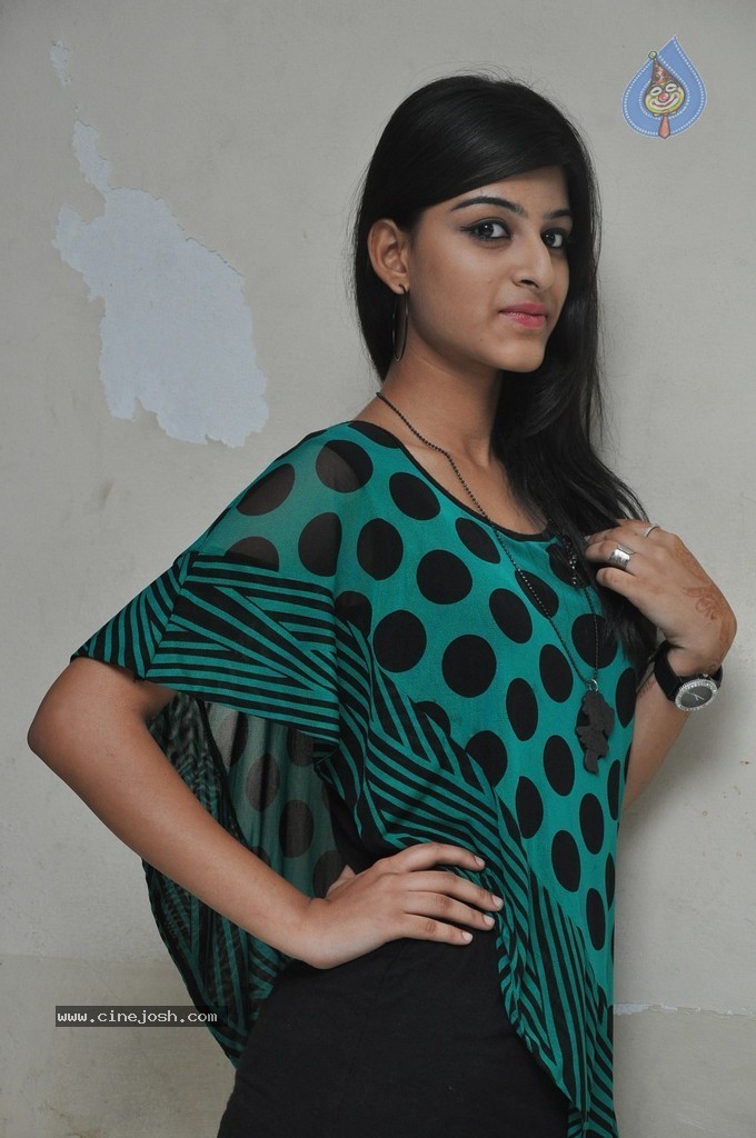 Sravani New Stills - 48 / 86 photos