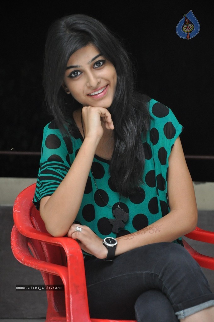 Sravani New Stills - 54 / 86 photos