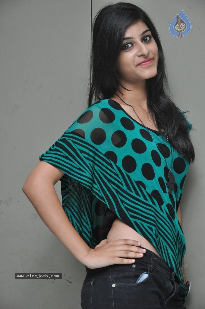 Sravani New Stills - 74 / 86 photos