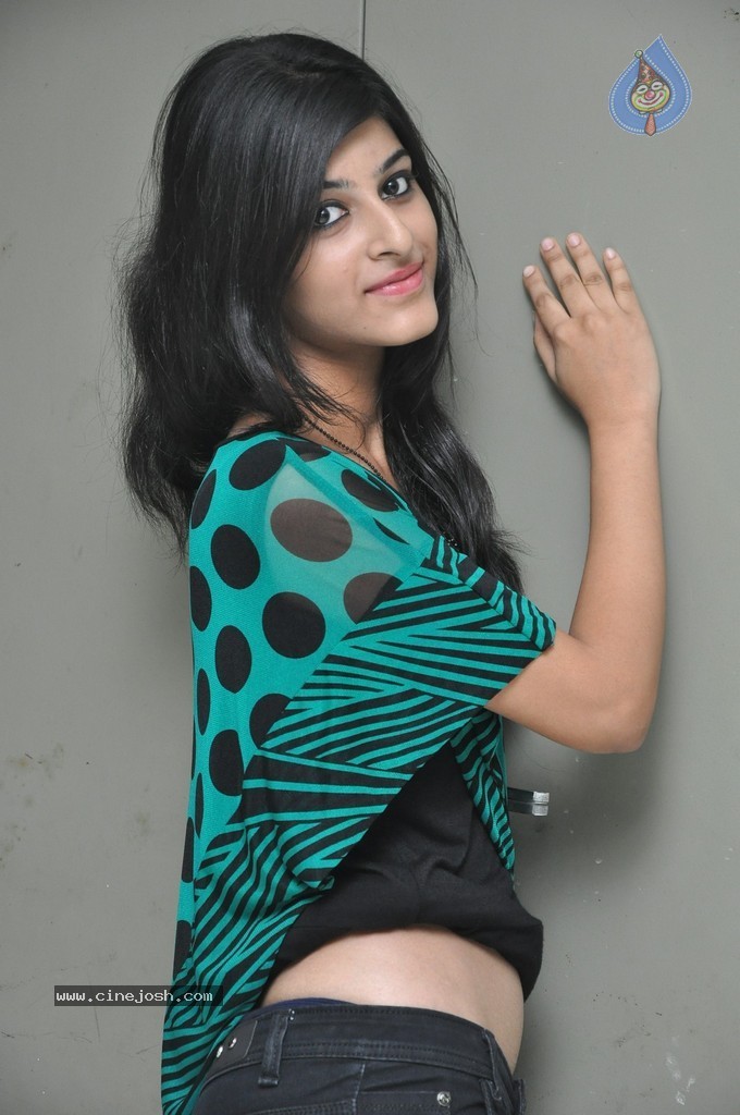 Sravani New Stills - 75 / 86 photos