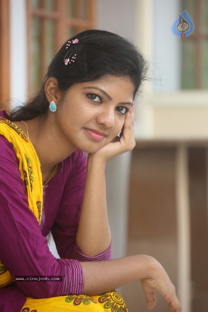 Sravani New Stills - 5 / 90 photos