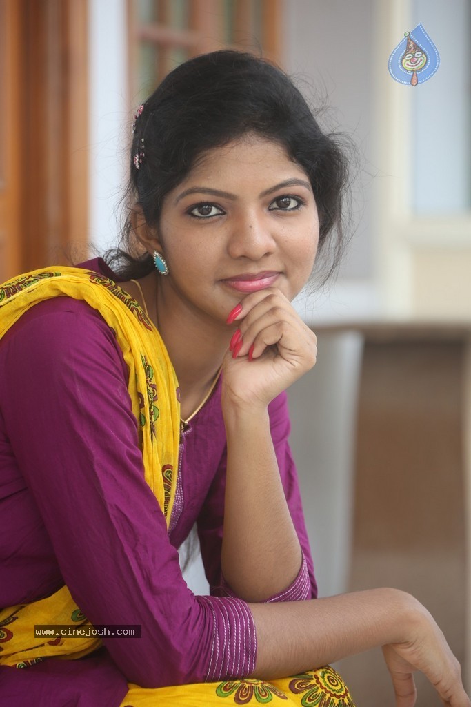 Sravani New Stills - 6 / 90 photos