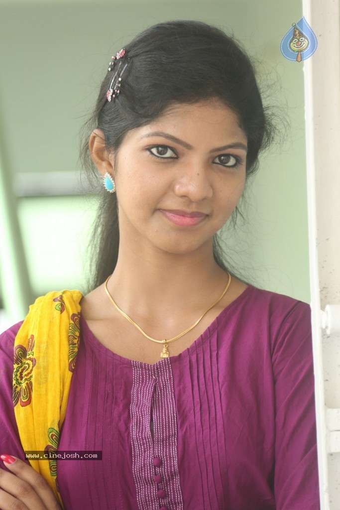 Sravani New Stills - 15 / 90 photos